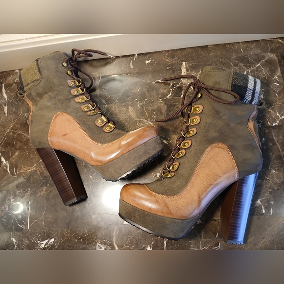Luichiny Shoes - Luichiny Olive and Tan 4.5" Block Heeled Boots